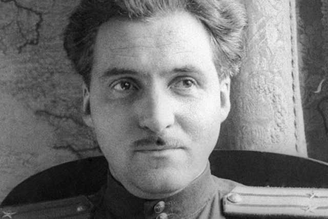 La guerra, la citt� vecchia, le partite tra gli Alleati: � la Bari raccontata dal poeta Simonov